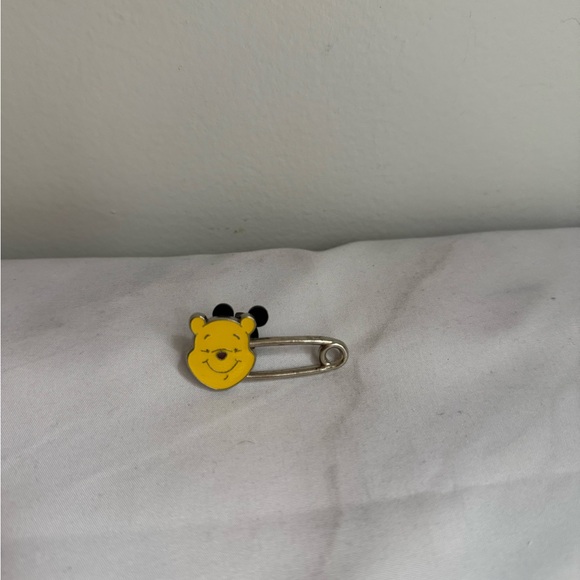 Disney Accessories - Pooh Safety Pin Character Collection Individual